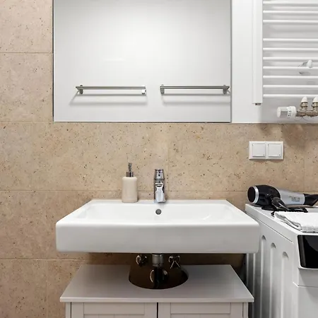 Appartement Mint Ueber Der Stadt Parken Kueche Wifi *